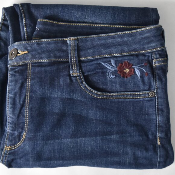 Embroidered Ankle Jeans - Picture 5 of 8